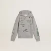 Grå barnsweatshirt med flerfärgat tryckt text