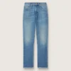 Korta, utsvängda damjeans med medium tvätt