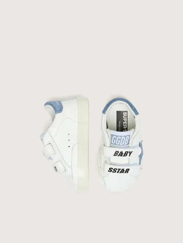 Baby Old School i vitt läder med denimblå mockastjärna