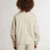 Beige barnjacka med flerfärgade stänk