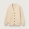 Beige damkofta med texten ”Golden” på ryggen