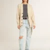 Beige damkofta med texten ”Golden” på ryggen
