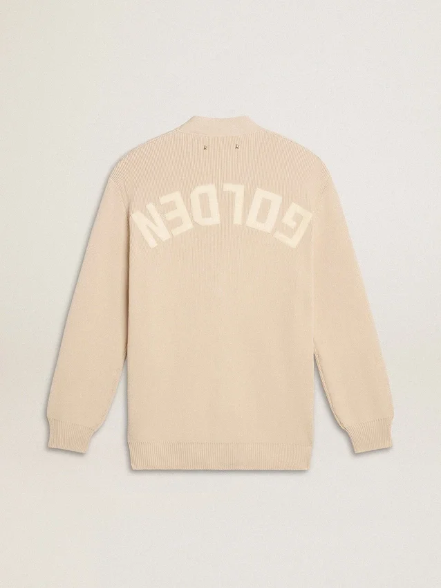 Beige damkofta med texten ”Golden” på ryggen