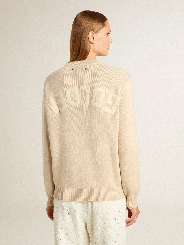 Beige damtröja med ”Golden”-text på ryggen