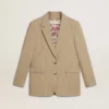 Beige enkelknäppt damkavaj med smala ränder och oversized-passform
