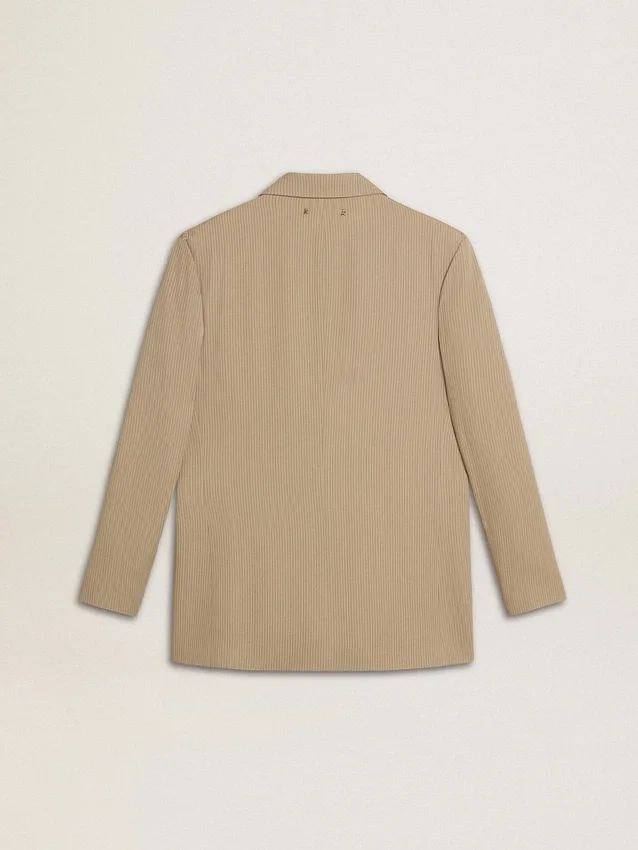 Beige enkelknäppt damkavaj med smala ränder och oversized-passform
