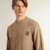 Beige herrtröja med broderad logotyp