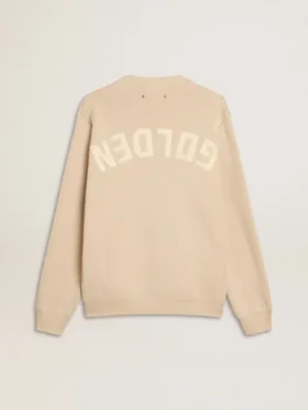 Beige herrtröja med rund hals och ”Golden”-text på ryggen