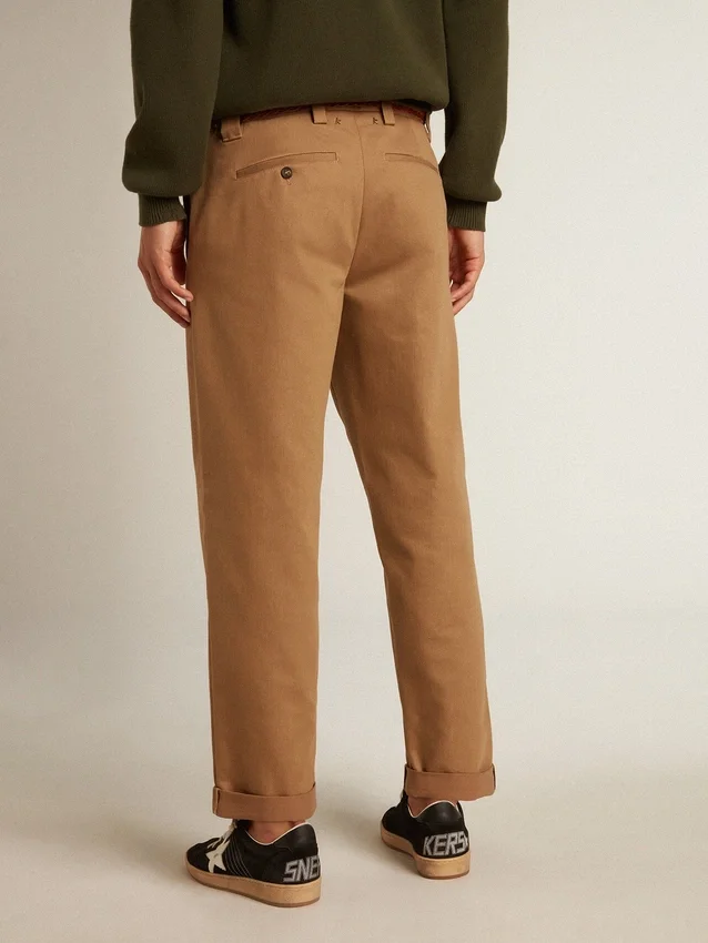 Beige khaki-färgade chinos från Golden Collection