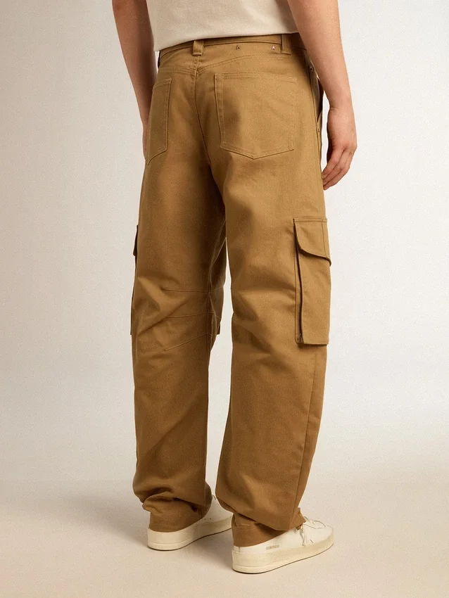 Beige khakifärgade cargobyxor
