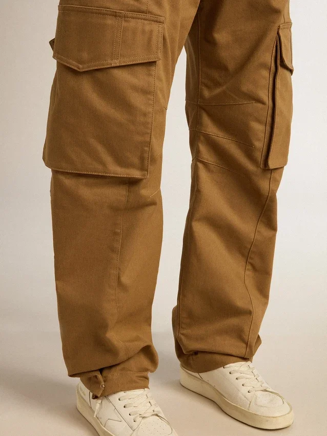 Beige khakifärgade cargobyxor