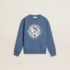 Blå barnsweatshirt med vita präglade lappar