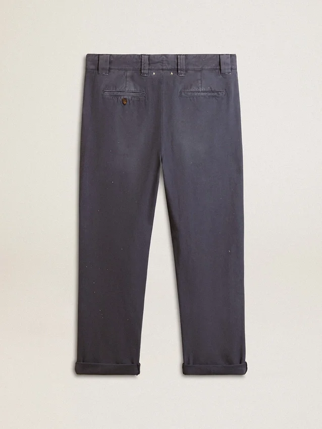 Blå chinos för herr med sliten look