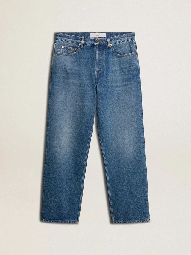 Blåa, löst sittande jeans i mediumtvätt