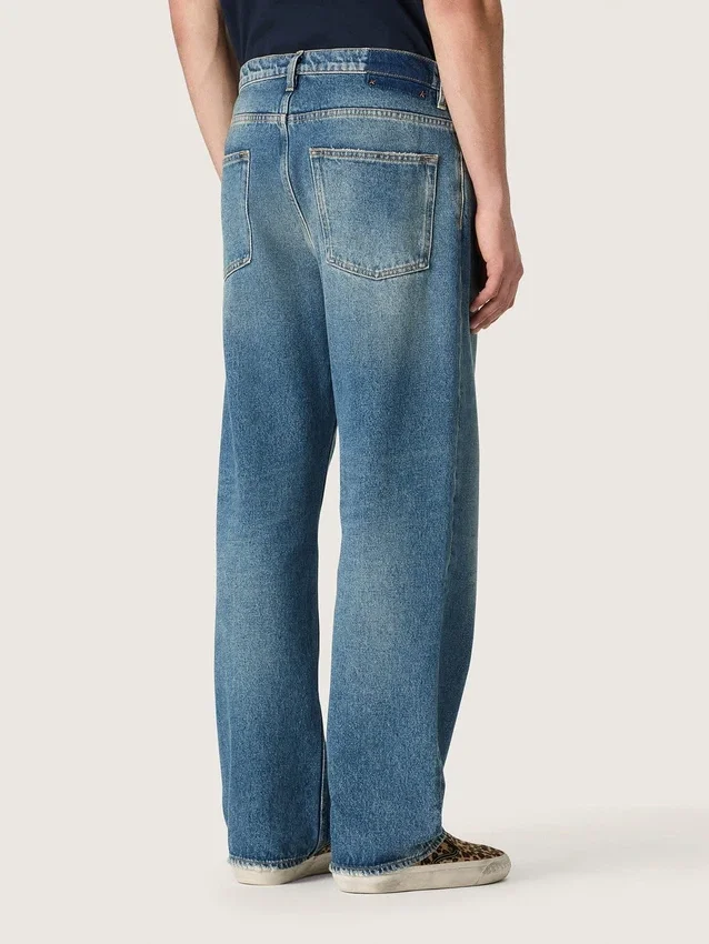 Blåa, löst sittande jeans i mediumtvätt