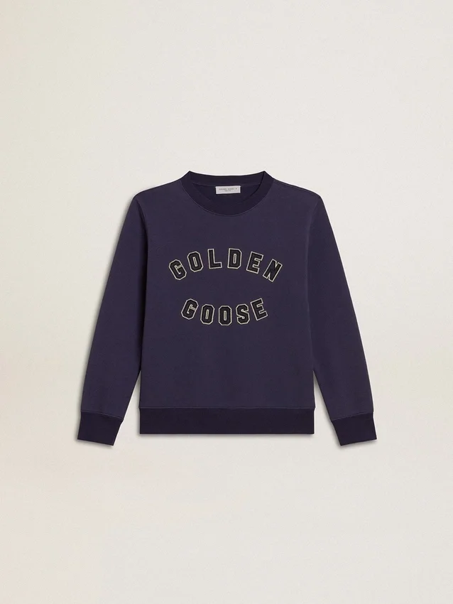 Blåviolett sweatshirt med text från golden goose på framsidan