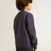 Blåviolett sweatshirt med text från golden goose på framsidan