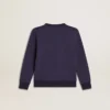 Blåviolett sweatshirt med text från golden goose på framsidan