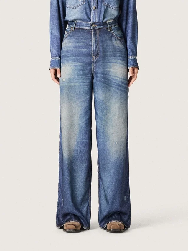 Boyfriend-jeans för damer i blå denim med arkivtryck