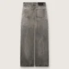 Boyfriend-jeans för damer i grå denim med silverfärgade nitar med gradient-effekt