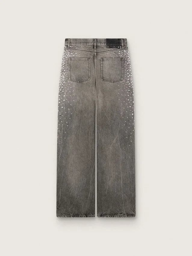 Boyfriend-jeans för damer i grå denim med silverfärgade nitar med gradient-effekt