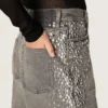 Boyfriend-jeans för damer i grå denim med silverfärgade nitar med gradient-effekt