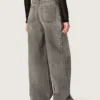 Boyfriend-jeans för damer i grå denim med silverfärgade nitar med gradient-effekt