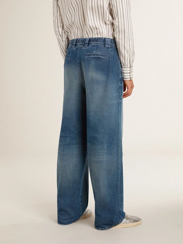 Chinobyxor i denim för herr med slitna detaljer
