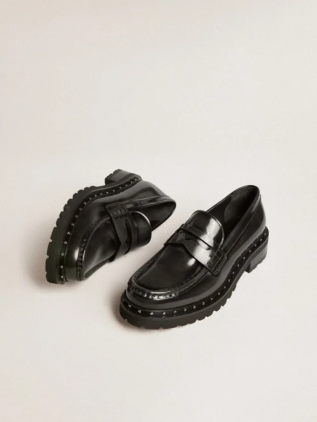 Chunky loafers för damer i svart läder med nitar