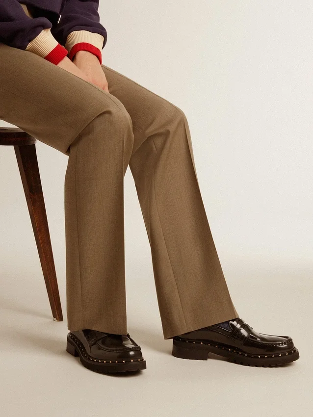 Chunky loafers för damer i svart läder med nitar