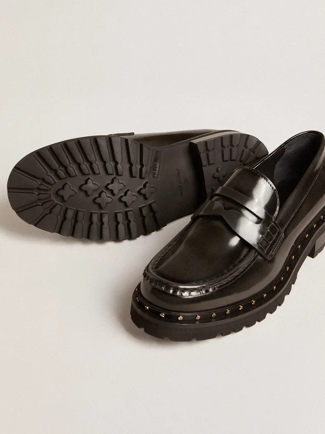 Chunky loafers för damer i svart läder med nitar