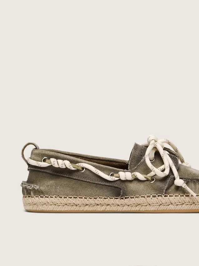 Cruise-espadriller för herr i militärgrön canvas med vita vandringsskosnören