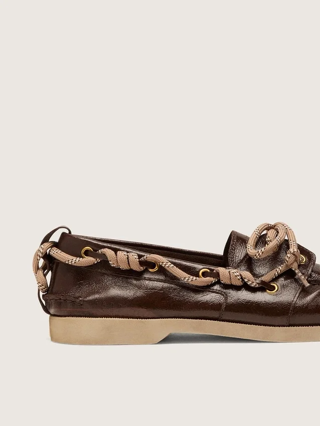 Cruise-Loafers för damer i glansigt mörkbrunt läder