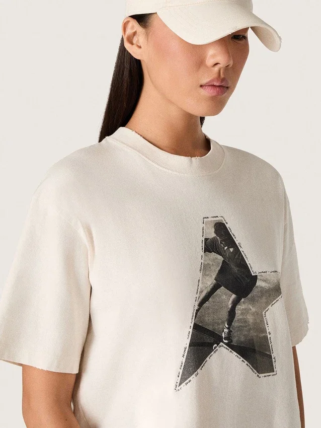Dam-T-shirt i vit bomullsjersey med stjärntryck