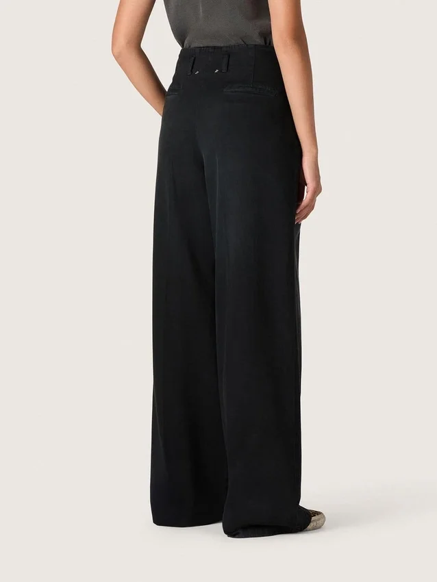 Dambyxor i svart bomullsdenim med sliten look