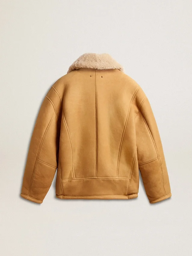 Damjacka i fårskinn med bred krage i shearling