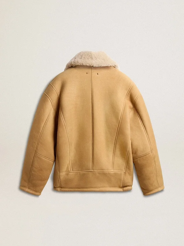 Damjacka i fårskinn med bred krage i shearling