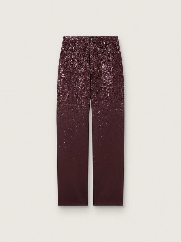 Damjeans i burgundyfärgad denim med kristaller i ton-i-ton-effekt