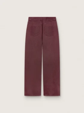 Dammjeans i vinröd denim