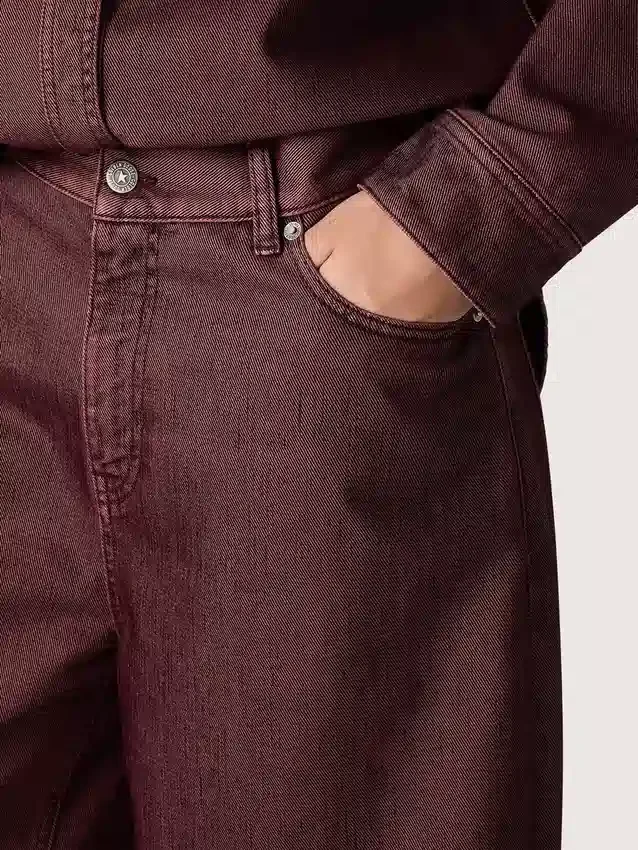 Dammjeans i vinröd denim