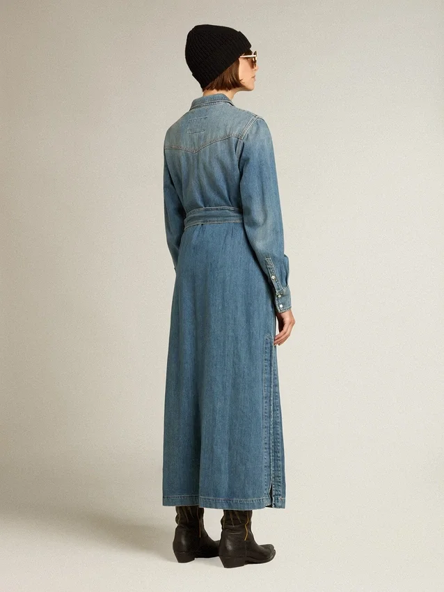 Dammklänning i denim med bälte