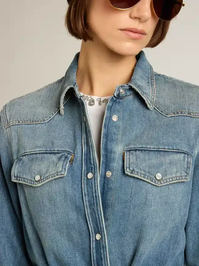 Dammklänning i denim med bälte
