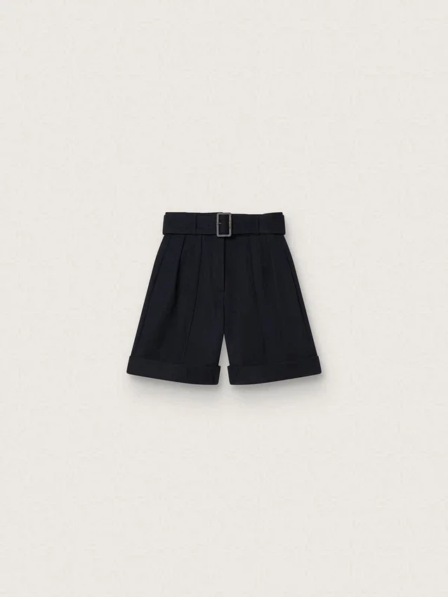 Damshorts i svart ullgabardin med midjebälte