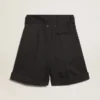 Damshorts i svart ullgabardin med midjebälte