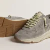 Damskor med Running Sole i grå mocka med grå mockastjärna och hälflik