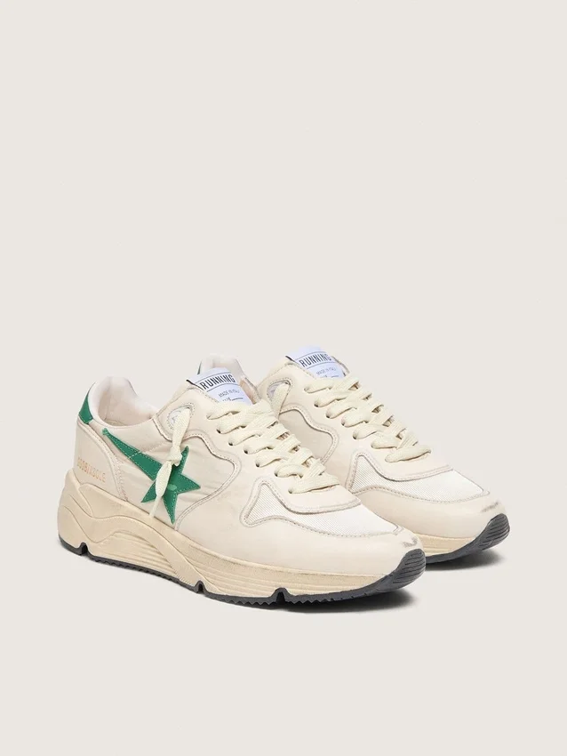 Damskor med Running Sole i krämfärgat nylon och läder med grön läderstjärna