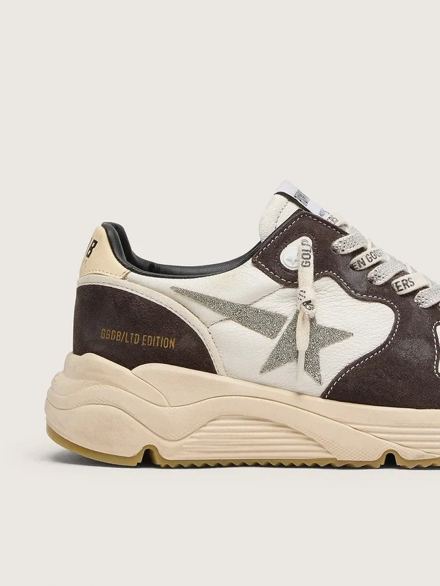 Damskor med Running Sole i nappa och brunt mocka med en stjärna av Swarovski-kristaller