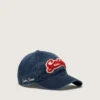 Denimblu baseballkeps med röd och vit frotté-patch med texten ”Golden”