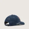 Denimblu baseballkeps med röd och vit frotté-patch med texten ”Golden”