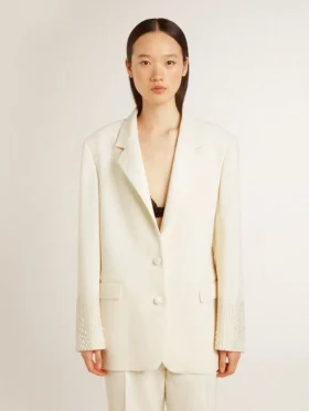 Enradig oversize-kavaj i vitt med sidenlook och broderier